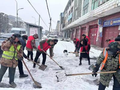 黄集镇：扫雪除冰暖人心 志愿服务显担当