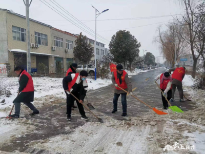 张家集镇：铲冰除雪在行动 温暖送到家门口