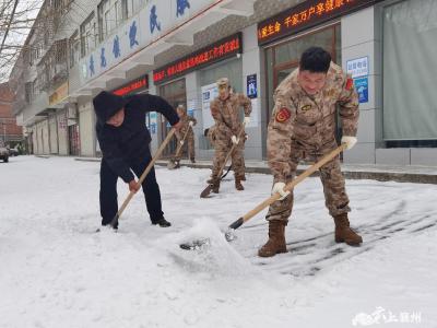 黄龙镇：铲雪除冰忙
