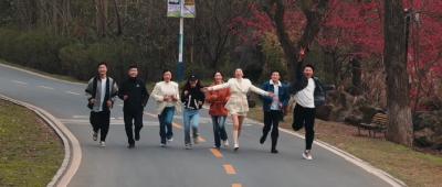 风光无限少年心  似水流年等闲过