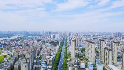 规范停车 让文明“入位”
