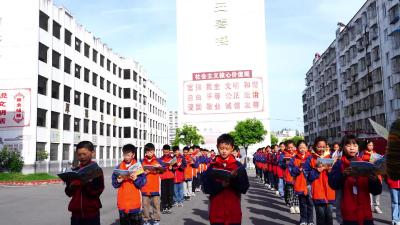 童谣润童心  共筑文明城