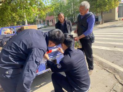 张贴反光条 安全伴车行