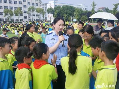 法治护航青春路，警校联动筑安全