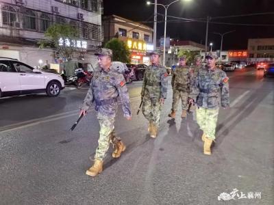 伙牌镇：夜巡夜查防隐患 “橄榄绿”出动护平安