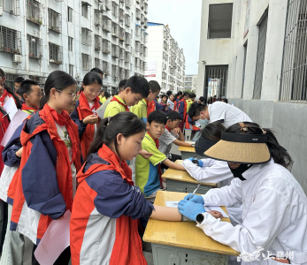 学生定期体检  助力健康成长