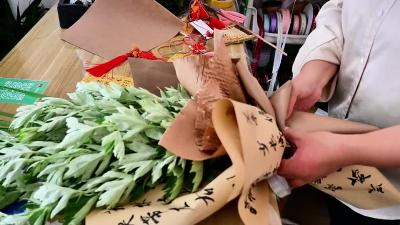 端午将至 艾草玩出新“花样”