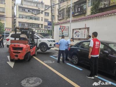 张湾街道综合执法中心：治理违停 保障中考