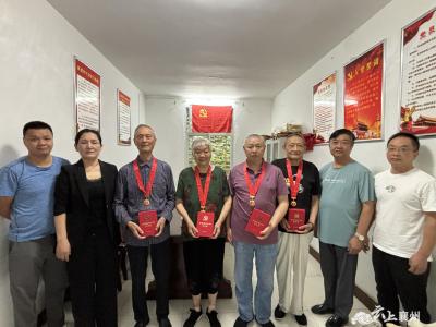 熠熠五十载  灼灼向党心