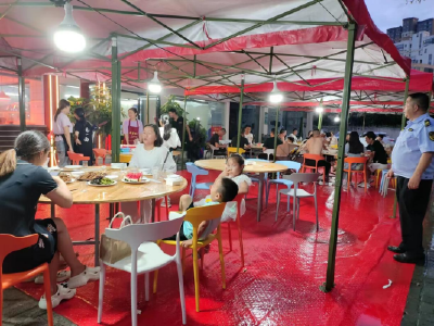 襄州城管：加强巡查 规范夜市管理