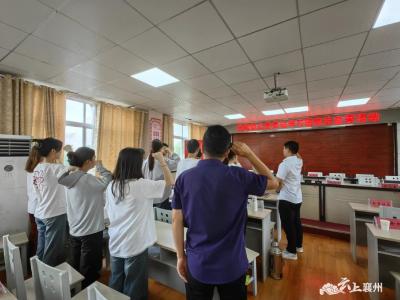 伙牌镇开展《中华人民共和国公务员法》学习暨宪法宣誓活动