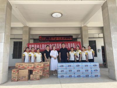 物资捐赠暖民心 同心聚力抗汛情
