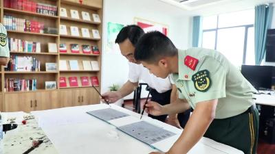 书画进军营 共绘鱼水情