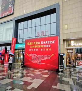 医保干部赶“夜市” 政策宣传“接地气”