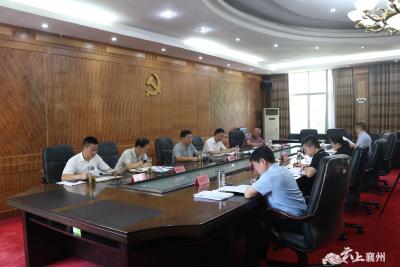 刘明锋主持召开区委理论学习中心组集中学习会议
