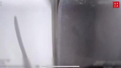 党旗在一线高高飘扬