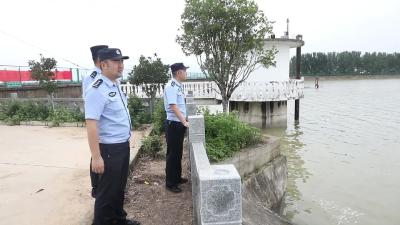 程河派出所：加强汛期巡察 确保群众安全