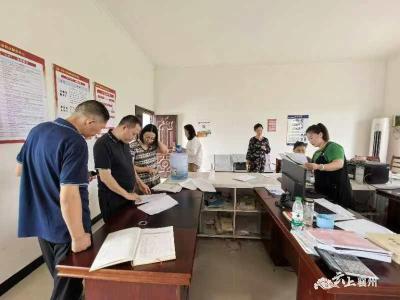 人大代表维护群众利益 常态化督导“三资”清理