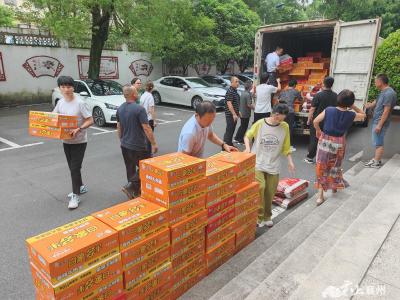 人大代表显担当   爱心捐赠在行动