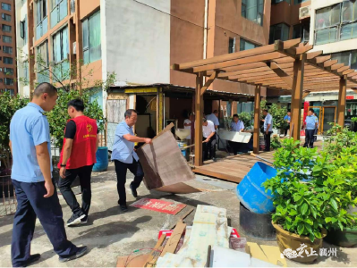 张湾街道：开展楼顶环境治理 提升城市整体形象