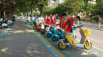 沉浸式“零距离”体验 大学生志愿者参与城市管理