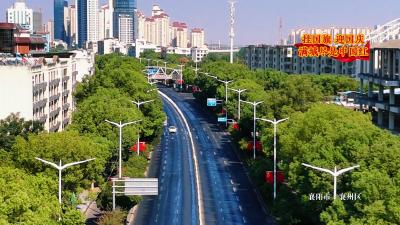 挂国旗 迎国庆  满城尽是“中国红”