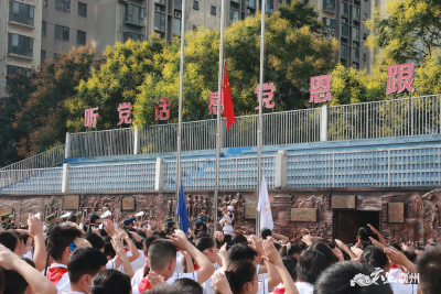 襄州七中举行“勿忘国耻，强我中华”为主题的升旗仪式