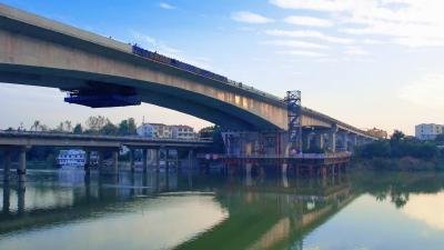 新建唐白河大桥工程主桥连续梁全桥顺利合龙