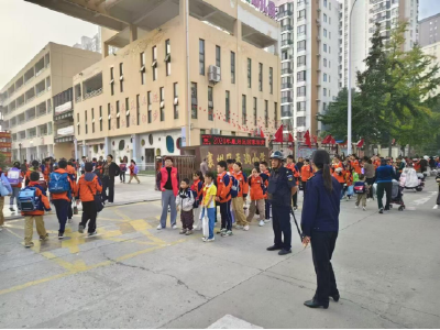 黄台社区：文明“护学岗”   守护“成长路”
