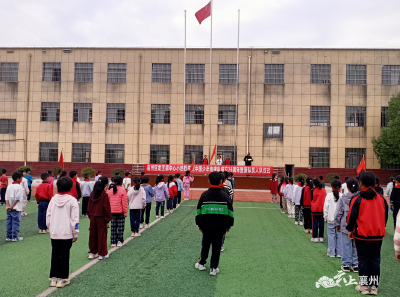 龙王镇中心小学：重温入队誓词  赓续红色血脉