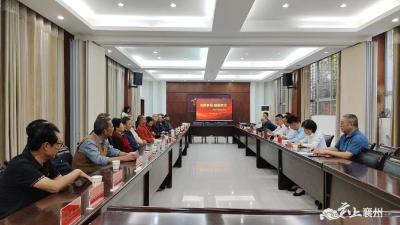 襄阳六中举行“九九重阳节 浓浓敬老情”退休党员教师代表座谈会