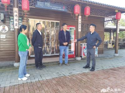 黄龙镇：当好“三员” 助力企业发展