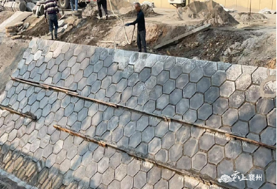 全力抢修损毁明渠  助力园区安全生产