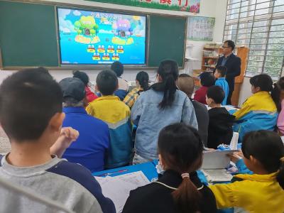 黄集镇开展“关爱生命 平安出行”交通安全周活动