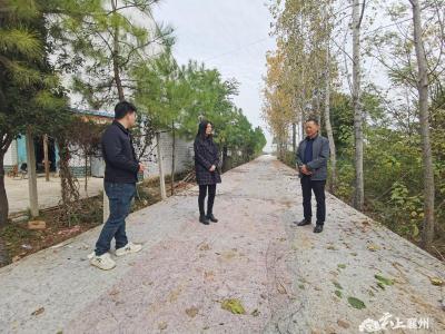 黄龙镇：昔日“破烂路” 今朝变坦途