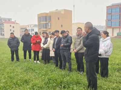 田间地头“开课堂”  党员教育“接地气”