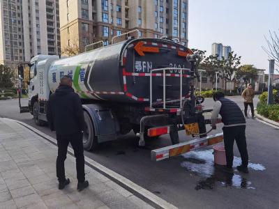 洒水车变身“送水车”  解居民用水之急