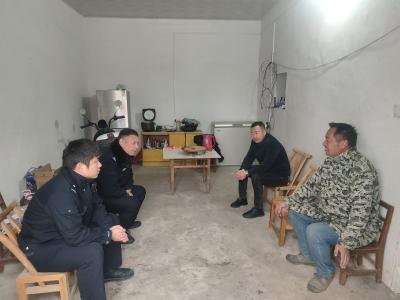 黄龙镇：健全服务机制 全心服务群众