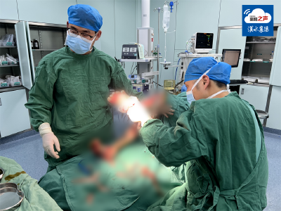 男子双腿严重烧伤！只因烤火......