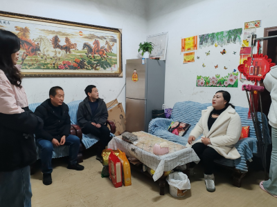 爱心“靶向”服务新春帮扶暖民心