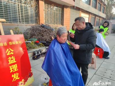 “商居互助”迎新春  便民集市暖人心