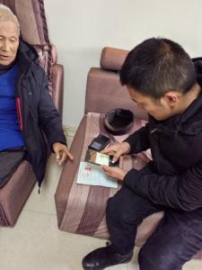 张家集镇：暖心服务进家门  助力退役军人年审