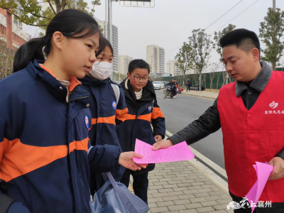 肖湾街道开展统战知识宣传活动