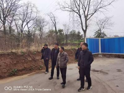 峪山镇人大组织代表，深入了解企业发展情况