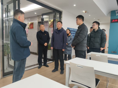 区领导到肖湾街道楚鹰社区调研 助力企业发展与民生改善