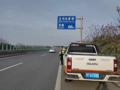 春节坚守保畅通 我们一直在路上