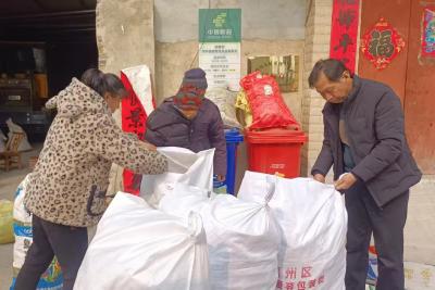 张家集镇：人大代表助力农药包装废弃物回收