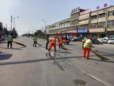 春季大清扫 镇容焕新貌
