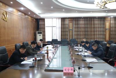 【干部素质提升年】刘明锋主持召开区委理论学习中心组集体学习会议