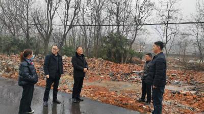 黄龙镇人大代表督办地质灾害点搬迁工作